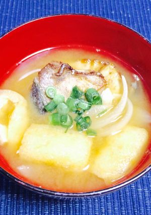 【ぶりと玉ねぎのみそ汁】-レシピのメイン写真