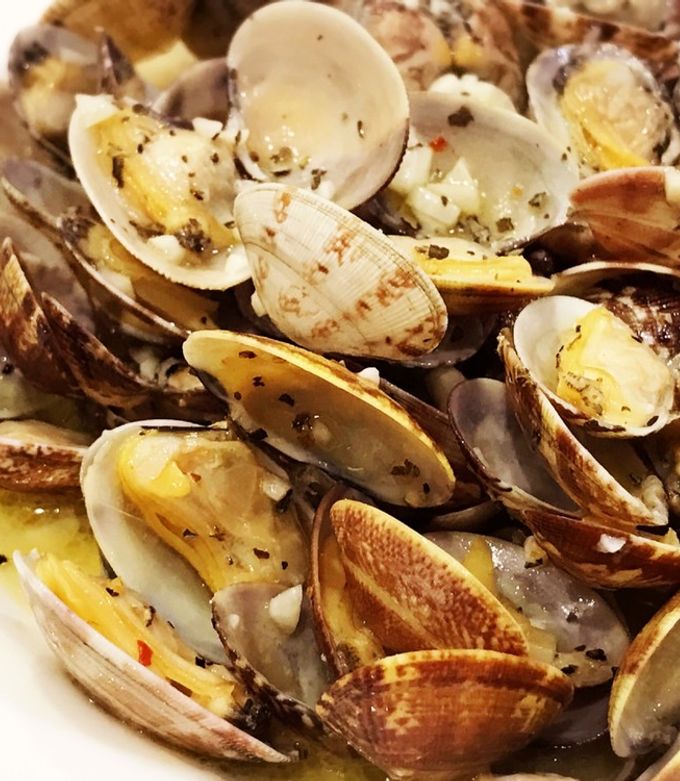 あさりのアヒージョ♪超簡単砂抜き方、伝授 by ぴーたーくん