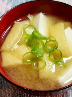 絹ごし豆富と油揚げの味噌汁-レシピのメイン写真
