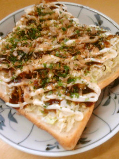 千切りキャベツ山盛りお好み焼き風トースト-レシピのメイン写真