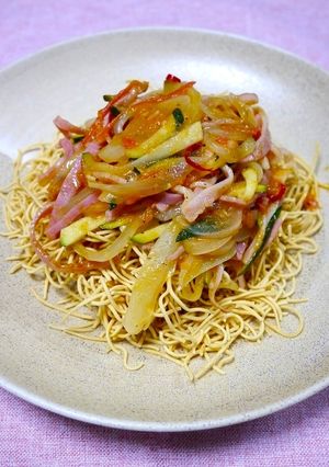 簡単！ピリ辛☆ベーコントマトパリパリ麺-レシピのメイン写真