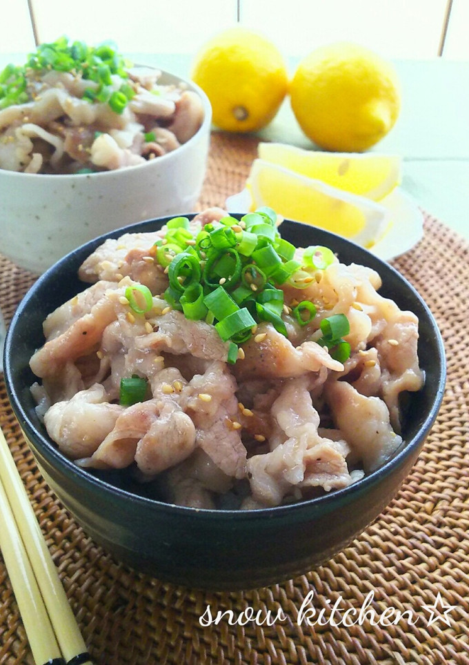 レモンをたっぷり絞っていただく☆塩豚丼-レシピのメイン写真