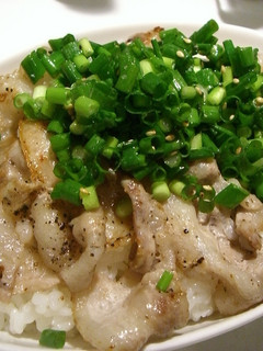 ねぎテンコ盛り~♪の塩豚丼-レシピのメイン写真