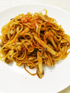 残り物全部混ぜちゃえ?!焼きそばうどん-レシピのメイン写真