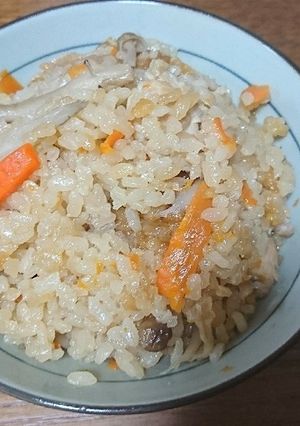 鶏肉とゴボウと人参としめじの炊き込みご飯-レシピのメイン写真