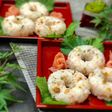 甘酢生姜と鶏皮でドーナツ寿司