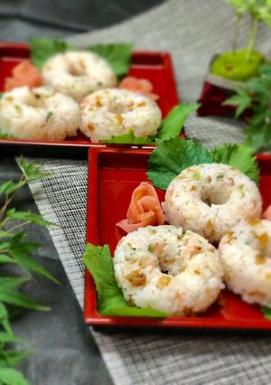 甘酢生姜と鶏皮でドーナツ寿司-レシピのメイン写真