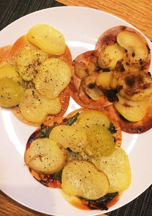 シナモンレーズンがお勧め。餃子の皮でピザ-レシピのメイン写真