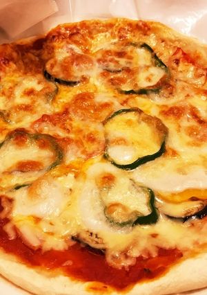 たっぷりチーズ&たっぷり野菜のピザ-レシピのメイン写真
