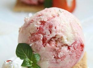 アイスクリーム☆ストロベリーチーズケーキ-レシピのメイン写真