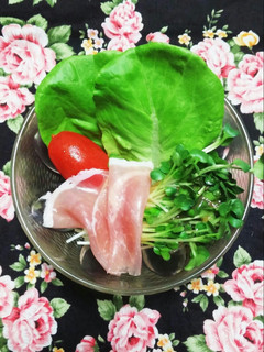 生ハム☆とカイワレのサラダ菜巻き♪-レシピのメイン写真