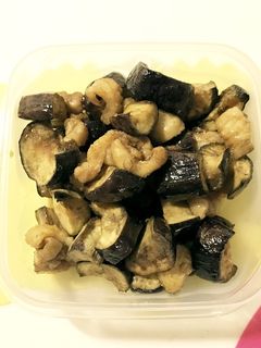 簡単!美味しい!ナスと鳥皮だけ炒め-レシピのメイン写真