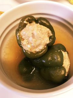 丸ごとピーマンの肉詰めコンソメスープ煮-レシピのメイン写真