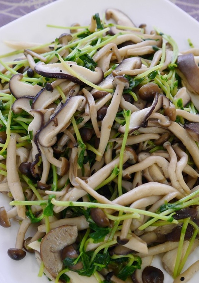 きのこと豆苗の炒め物【JA福岡市】-レシピのメイン写真