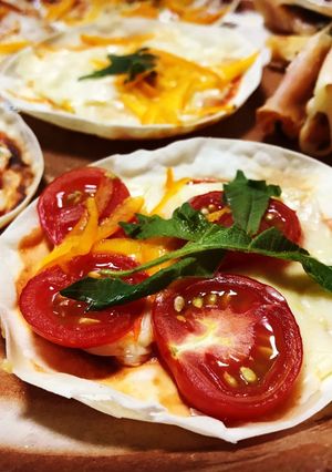 乗せて焼くだけ！餃子の皮ピザ-レシピのメイン写真