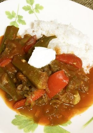 ピリッと辛い牛肉とオクラのトマト煮込み-レシピのメイン写真