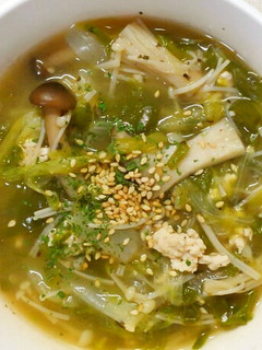 簡単ランチ♪レタスとピーマン挽き肉スープ-レシピのメイン写真