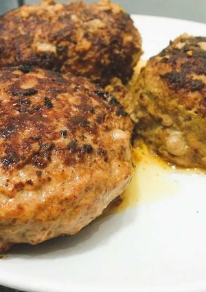 【肉汁たっぷり】アイスinハンバーグ-レシピのメイン写真