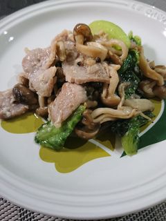 簡単☆豚肉とシメジとレタスの塩麹炒め-レシピのメイン写真