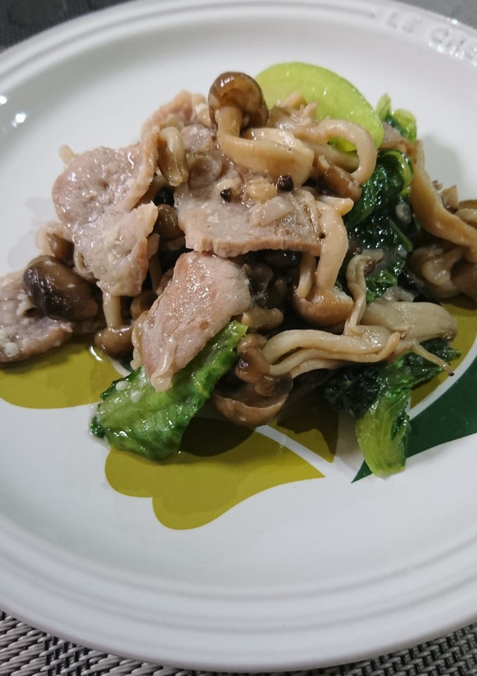 簡単☆豚肉とシメジとレタスの塩麹炒め-レシピのメイン写真