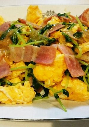 豆苗とベーコン 卵 ゆず胡椒炒め-レシピのメイン写真