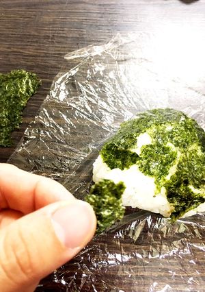 幼児おにぎりの海苔（鰹節&塩昆布）-レシピのメイン写真