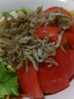 トマトと豆腐にカリカリシラス乗せサラダ-レシピのメイン写真