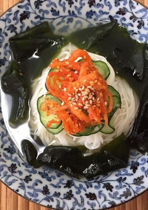 するめキムチのせワカメスープそうめん-レシピのメイン写真
