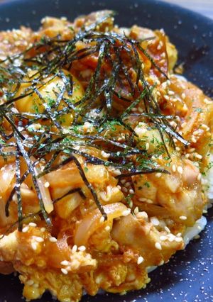 鶏モモの洋風しょうが焼き親子丼-レシピのメイン写真