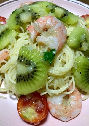 俺流!ボイルエビとキウィの冷製パスタ-レシピのメイン写真