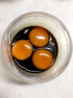 余った卵黄が大活躍!卵黄の醤油漬け-レシピのメイン写真