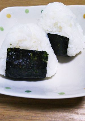 簡単美味しい！チーズおかかおにぎり-レシピのメイン写真