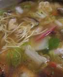 冷凍シュウマイとワンタンの中華風！野菜鍋