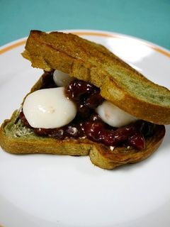 簡単!白玉あずきサンド(よもぎパン)-レシピのメイン写真