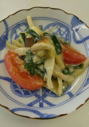 簡単♪ﾚﾝｼﾞでﾄﾏﾄとｴﾘﾝｷﾞ&☆-レシピのメイン写真