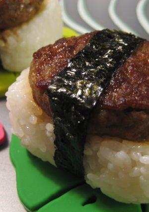 ハワイの味♪冷凍ハンバーグでスパムむすび-レシピのメイン写真
