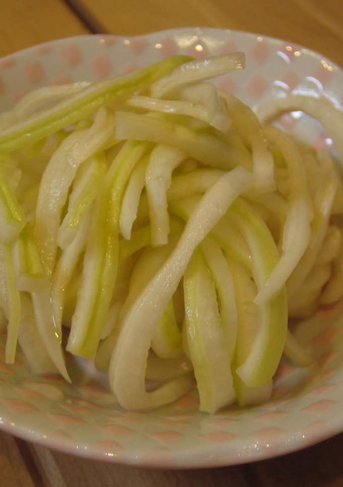 大根の皮で簡単漬け物♪-レシピのメイン写真
