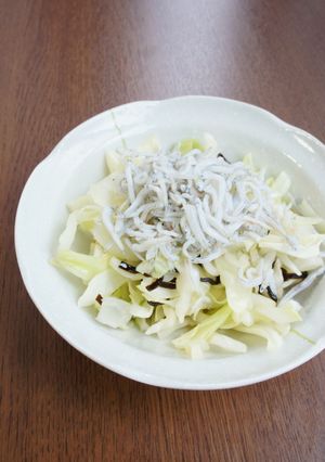 レンジで、キャベツの塩昆布和え&しらす-レシピのメイン写真