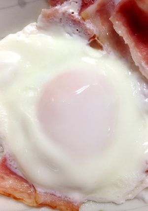 ベーコンの目玉焼き-レシピのメイン写真