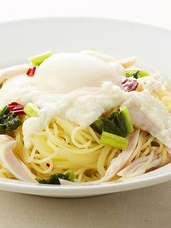 蒸し鶏と野沢菜の冷製生パスタ半熟卵添え-レシピのメイン写真