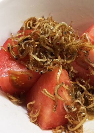 ビールのおつまみにも♪トマトのじゃこがけ-レシピのメイン写真