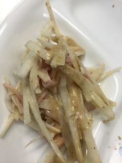 大根とロースハムのゴマドレッシングサラダ-レシピのメイン写真