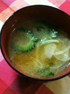 ゴーヤと玉ねぎの味噌汁-レシピのメイン写真