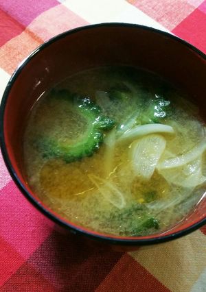 ゴーヤと玉ねぎの味噌汁-レシピのメイン写真