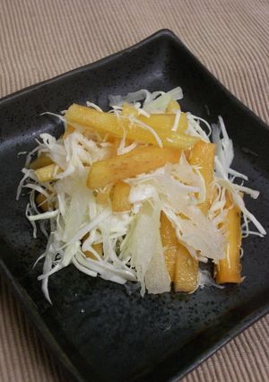 余った柿でほんのり甘いシャキシャキサラダ-レシピのメイン写真