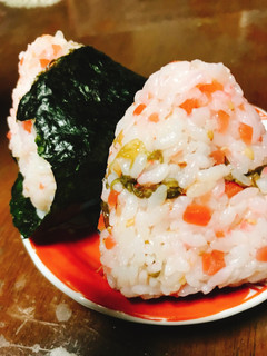 おやつわかめと梅 おかかおにぎり-レシピのメイン写真