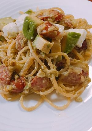 アボカドとモッツァレラのクリームパスタ-レシピのメイン写真