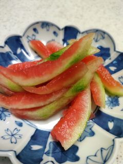 スイカやメロンの皮の漬物 塩だけ-レシピのメイン写真