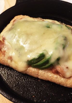 スキレットで油揚げピザ-レシピのメイン写真