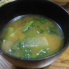 รูปของ 大根葉と大根の味噌汁☆ごま油風味